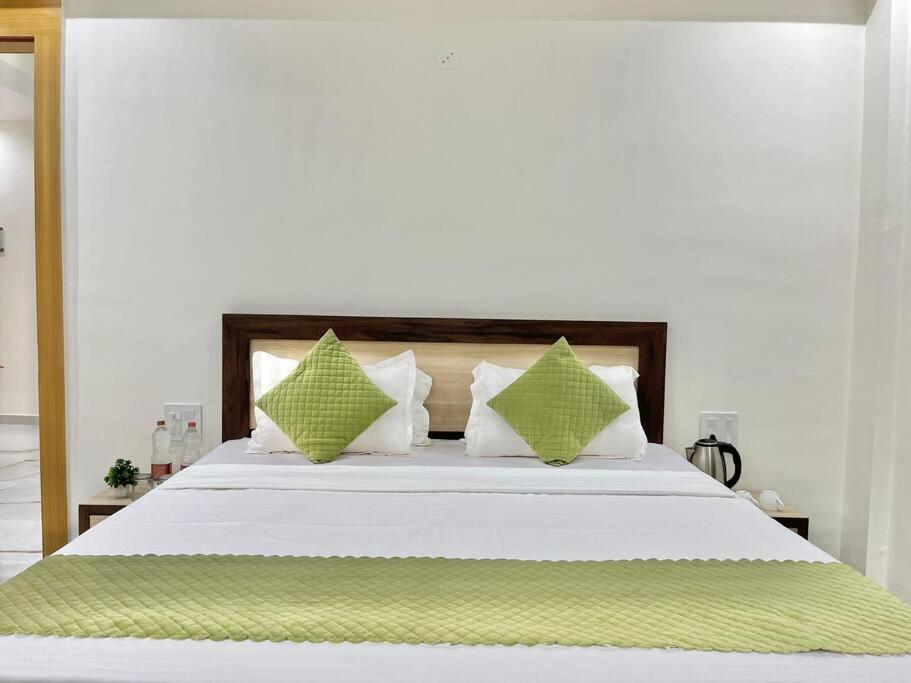Host Jatin Kasauli Crest 7O1827O7O3 Lägenhet Exteriör bild