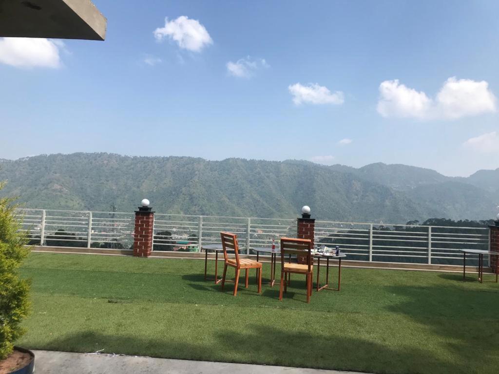 Host Jatin Kasauli Crest 7O1827O7O3 Lägenhet Exteriör bild